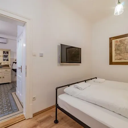Kiraly Street Nest