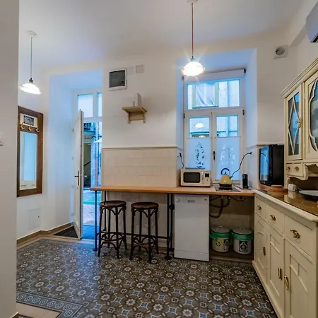Kiraly Street Nest Apartment *